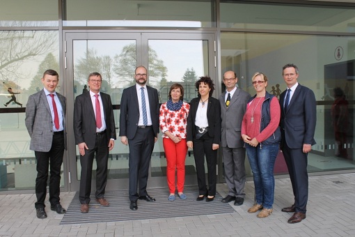 StM Piwarz zu Besuch im Regenbogen Gymnasium